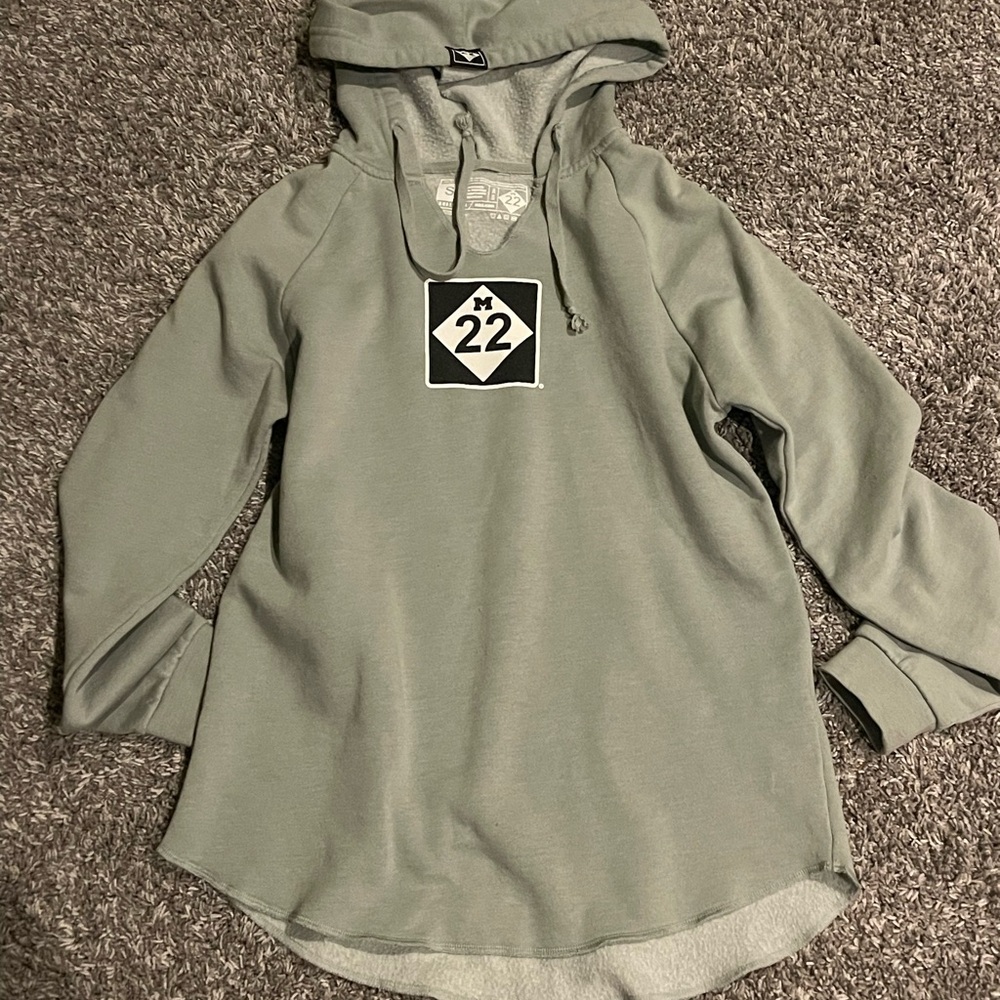 M22 Women’s Small Sweatshirt